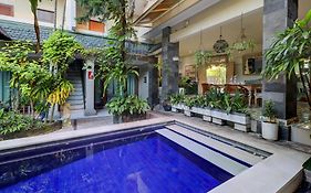 Townhouse Oak Su'S Cottage Near Legian Beach
